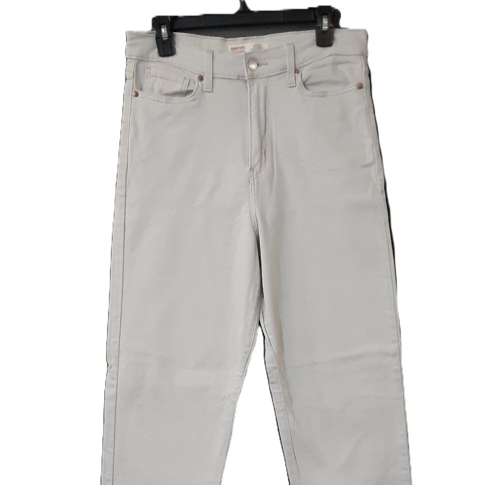 Signature Levi Strauss Woman's Jeans Size 8, Light beige color, High rise
